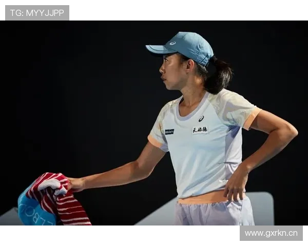 张帅训练间隙竟然低调吃泡面，女网红生活画风都变味了？